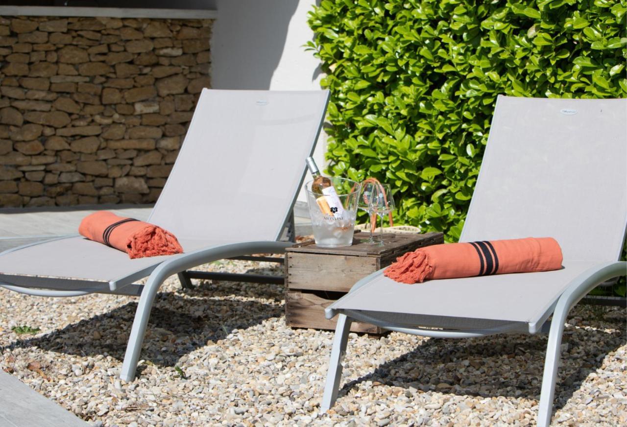 Domaine De Montine De Charme Hotel *