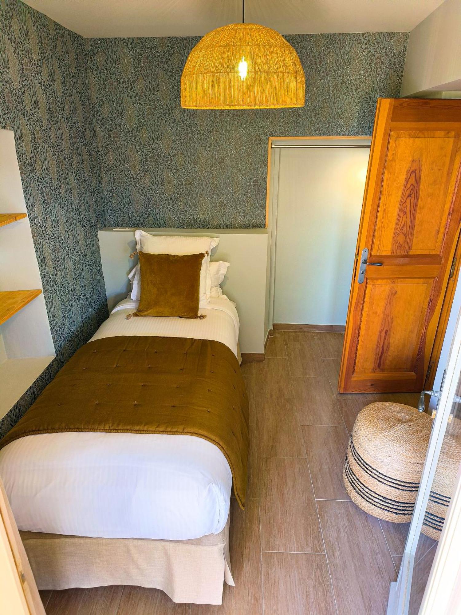 Domaine De Montine De Charme Hotel